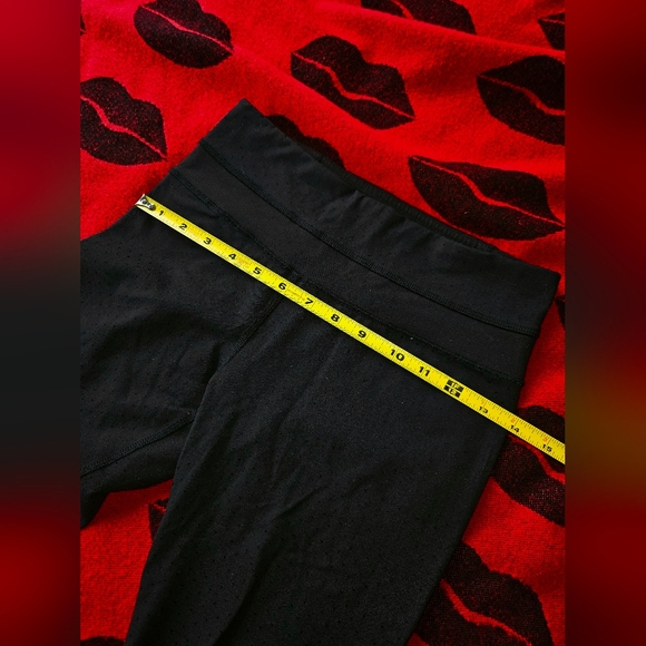 Lululemon Black Perforated High Waist Black Leggings Workout Yoga Tights Small - Picture 5 of 9